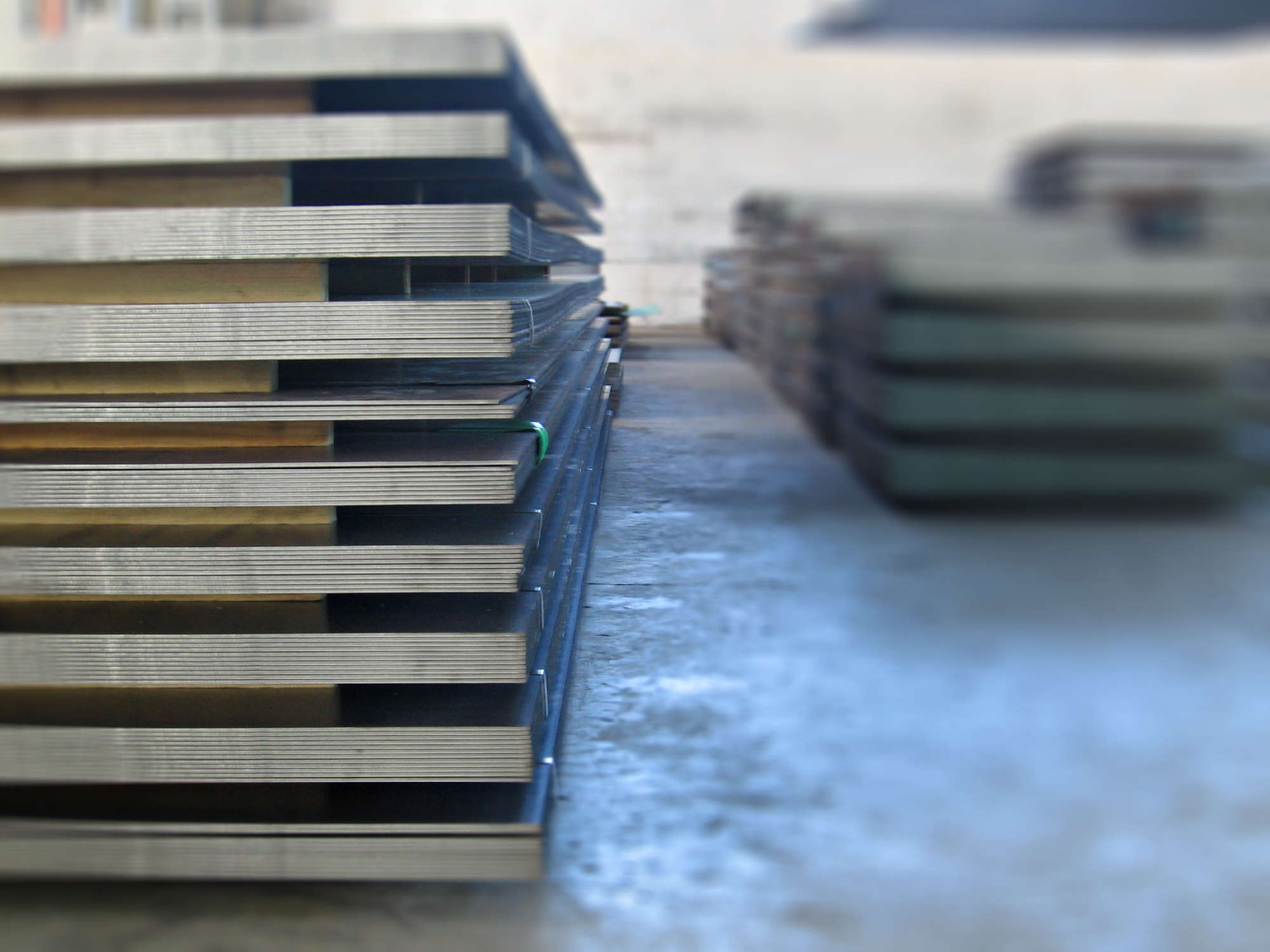 Coils flattening with foils long up to 17000mm, coils wide up to 2000mm and thick up to 12mm.